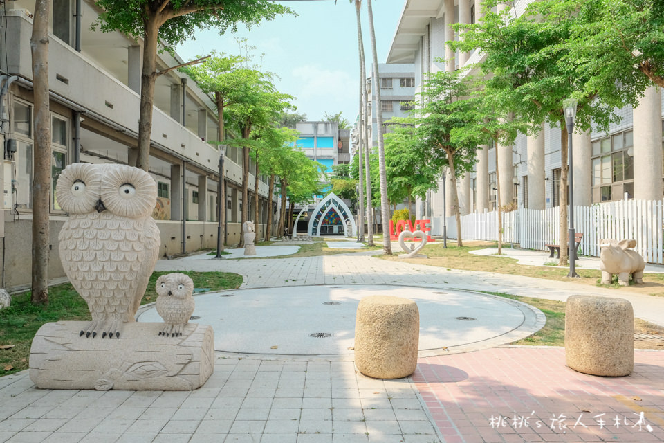 IG打卡景點》純白貓頭鷹教堂│藏身在台中市立圖書館霧峰以文分館旁