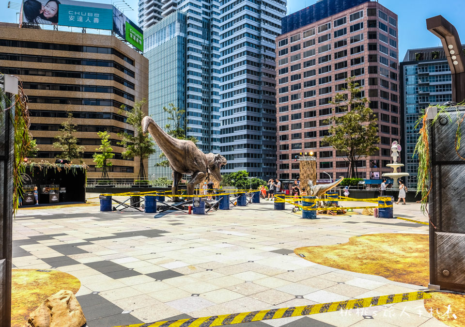 IG打卡景點》侏羅紀世界:殞落國度│暴龍.迅猛龍強襲台北市 快逃啊！