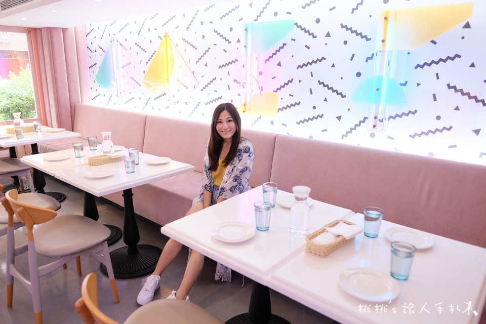 IG打卡餐廳》Dazzling Cafe 蜜糖吐司│網美概念店Badass Babes Club粉紅登場！