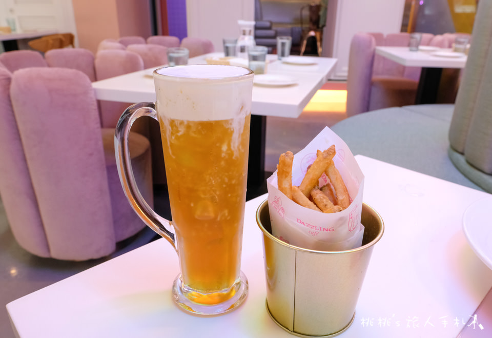 IG打卡餐廳》Dazzling Cafe 蜜糖吐司│網美概念店Badass Babes Club粉紅登場！
