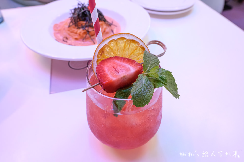 IG打卡餐廳》Dazzling Cafe 蜜糖吐司│網美概念店Badass Babes Club粉紅登場！