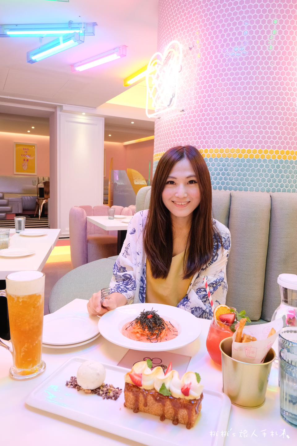 IG打卡餐廳》Dazzling Cafe 蜜糖吐司│網美概念店Badass Babes Club粉紅登場！