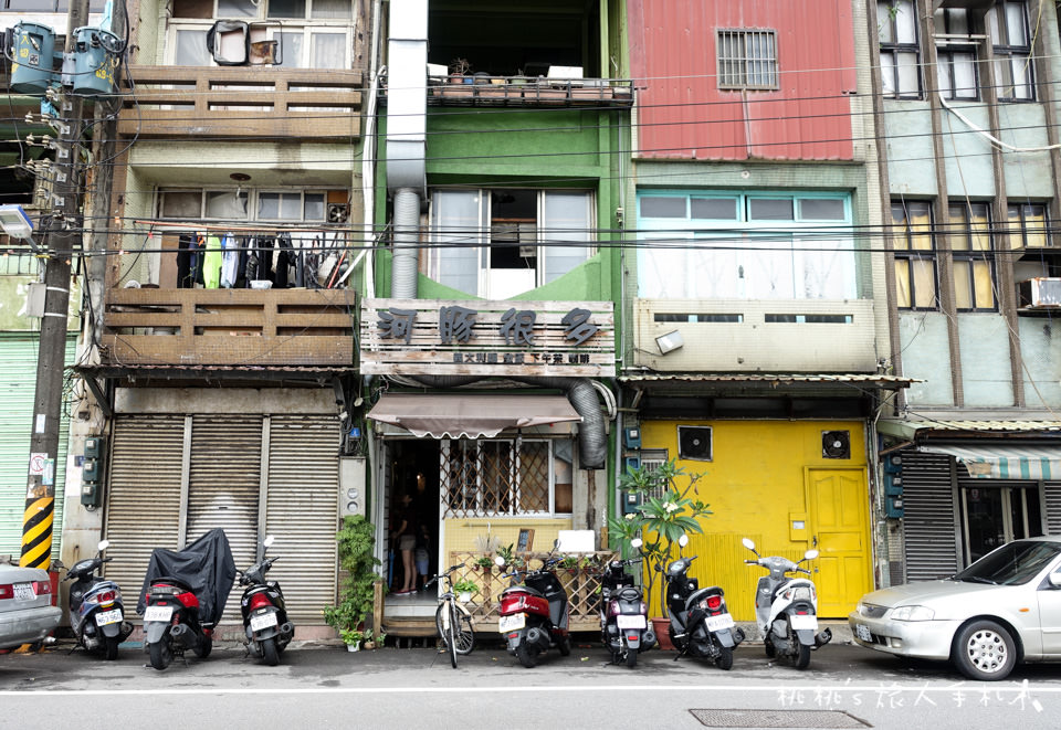 IG打卡餐廳》基隆正濱漁港旁 河豚很多美食餐廳│坐在岩洞中的用餐奇景！