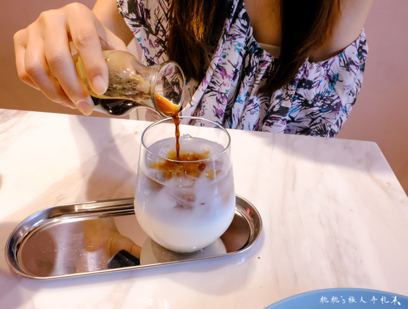 桃園打卡美食》圖漾2Yum Cafe'│彩虹起司瀑布 夢幻到無法招架！