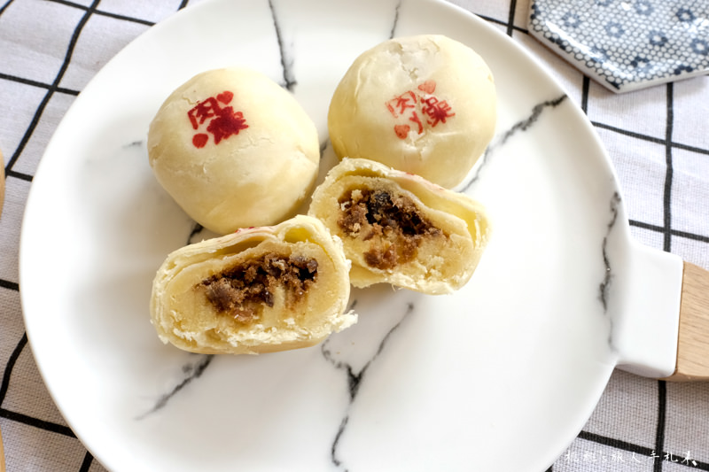 中秋月餅》RIVON禮坊焙悅禮盒│黑松露奶黃酥.果釀私房巧克力月餅推薦