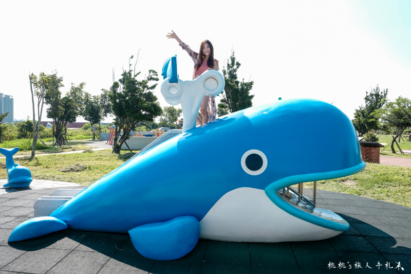 台中打卡景點》梧棲頂魚寮公園│童心噴發的鯨魚溜滑梯