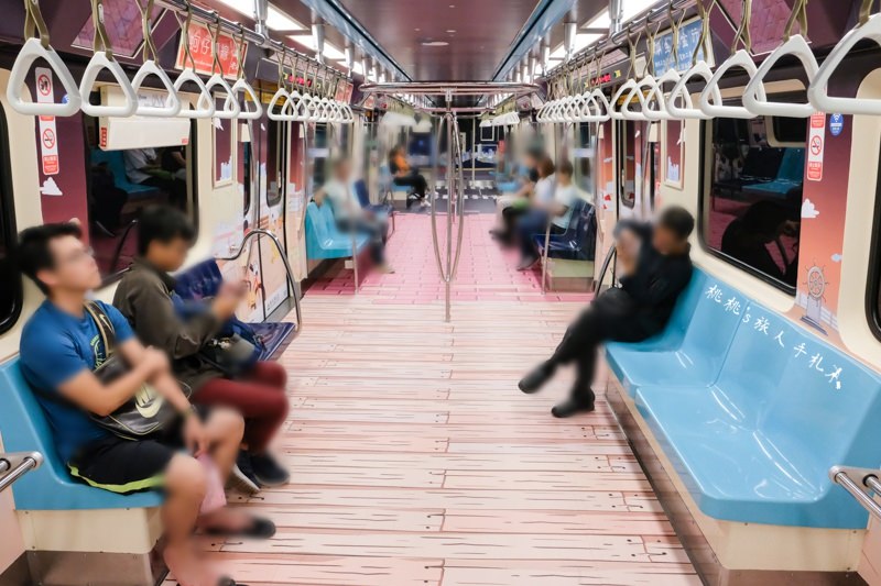 台北捷運×迪士尼》米奇彩繪列車遊台北 車廂主題+時刻表