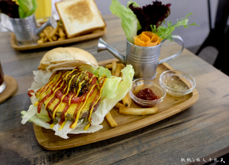 板橋早午餐》植人 Planter Brunch 工業風綠色叢林│台北打卡餐廳推薦！