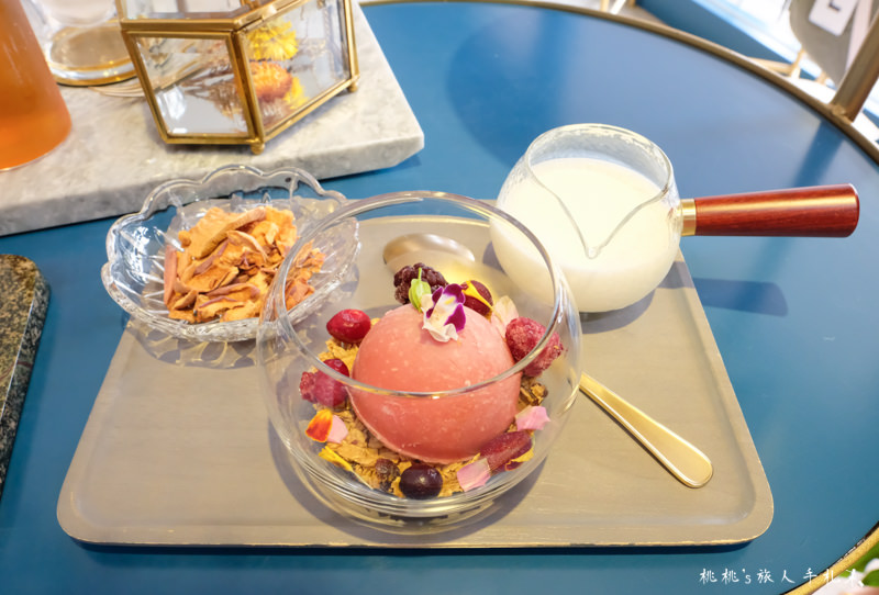 桃園打卡美食》中壢Glück咖啡廳│花漾奢華的夢幻下午茶