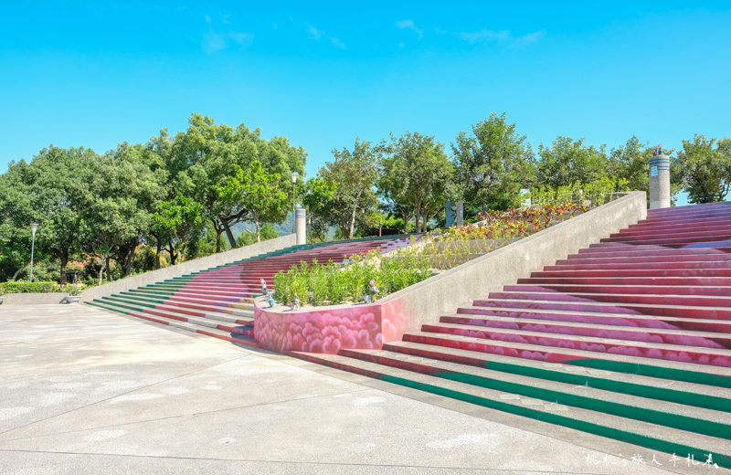 台中打卡景點》太平921震災紀念公園│3D地景彩繪石虎階梯+超長溜滑梯