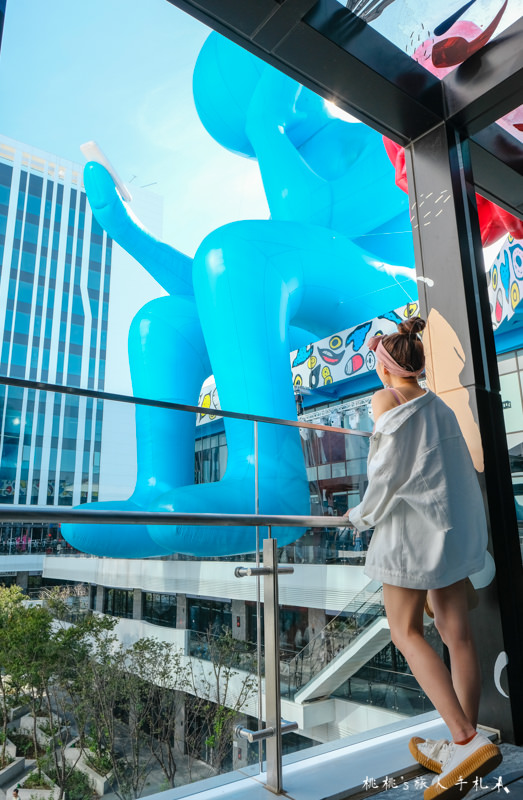 台中打卡景點》進擊的藍色巨人 現身台中軟體園區-DALI ART藝術廣場