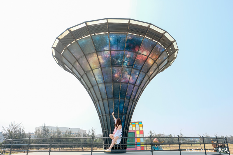 彰化打卡景點》鹿港宇宙塔│燈會過後 白天一樣璀璨耀眼