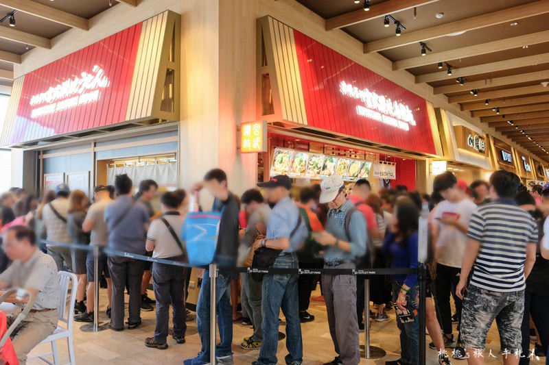 台中港三井outlet》海景摩天輪新地標│品牌.美食.交通停車.營業時間 情報
