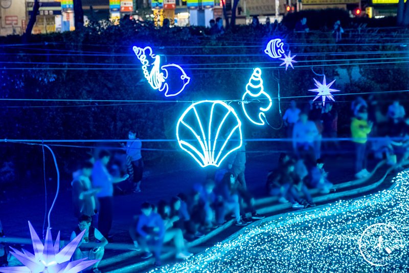 新北景點》新莊中港大排 幸福藍調光雕燈飾│幸福點燈了!!!