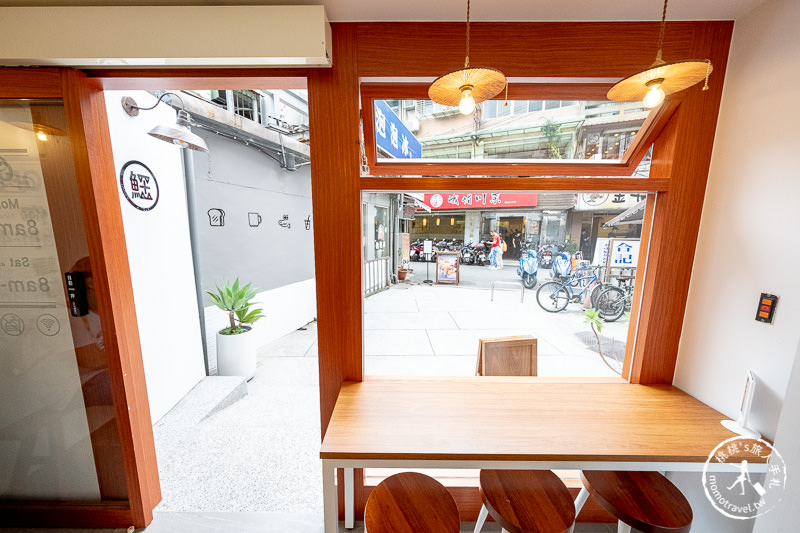 台北公館美食》鱷吐司 澎湃系吐司盒子│漢堡排.炸排骨 誠意滿滿當內餡