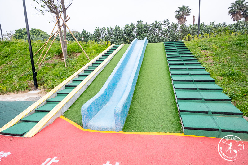 苗栗景點》獅山親子公園│火炎山溜滑梯+沙坑+玩水+多功能遊具