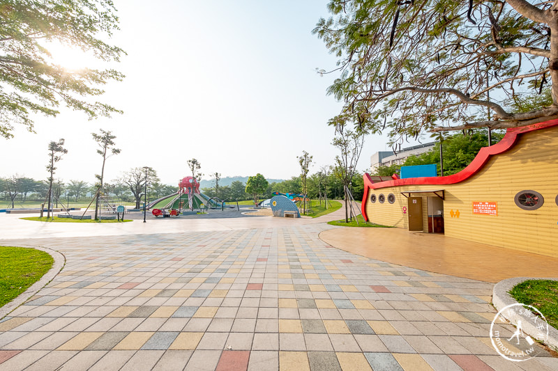 苗栗景點》貓裏喵親子公園│大章魚溜滑梯+野餐+沙坑+共融式遊具