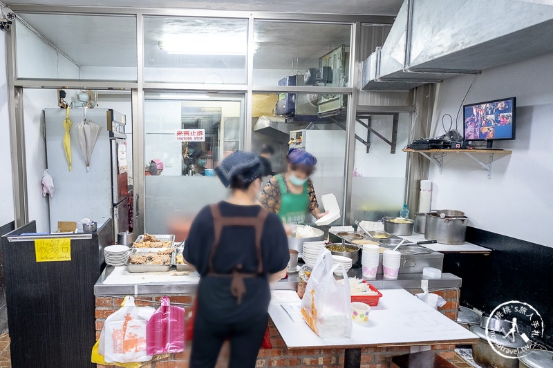 基隆美食》天天鮮排骨飯│這樣拍出華麗蝦仁排骨飯