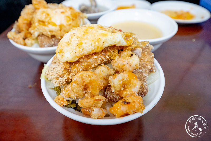 基隆美食》天天鮮排骨飯│這樣拍出華麗蝦仁排骨飯
