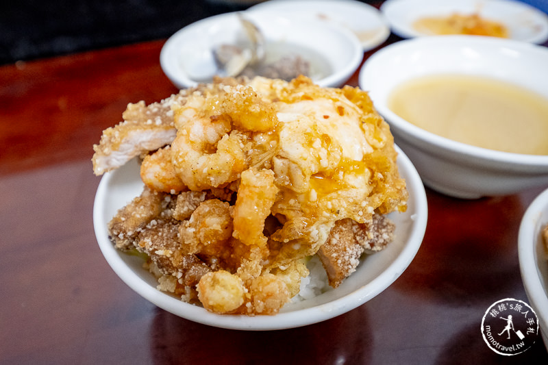 基隆美食》天天鮮排骨飯│這樣拍出華麗蝦仁排骨飯