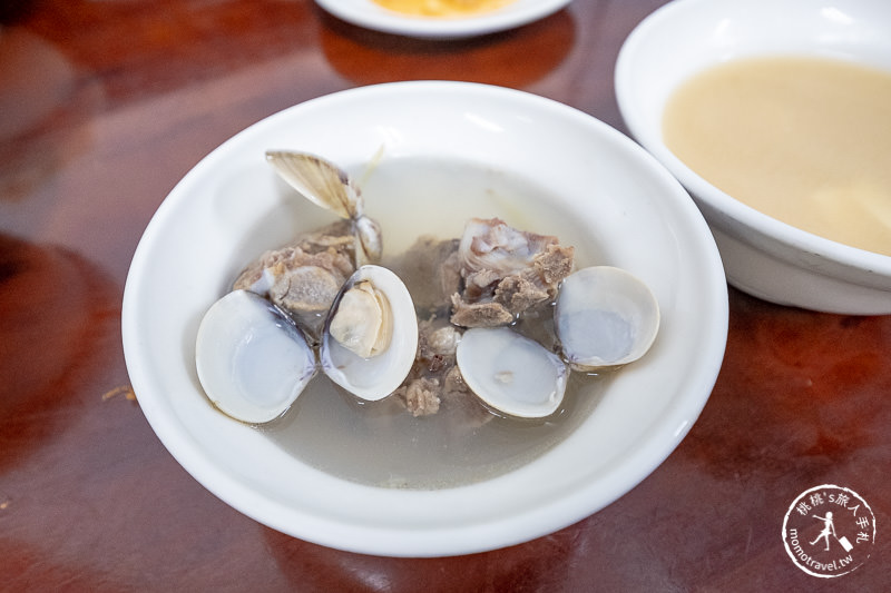 基隆美食》天天鮮排骨飯│這樣拍出華麗蝦仁排骨飯