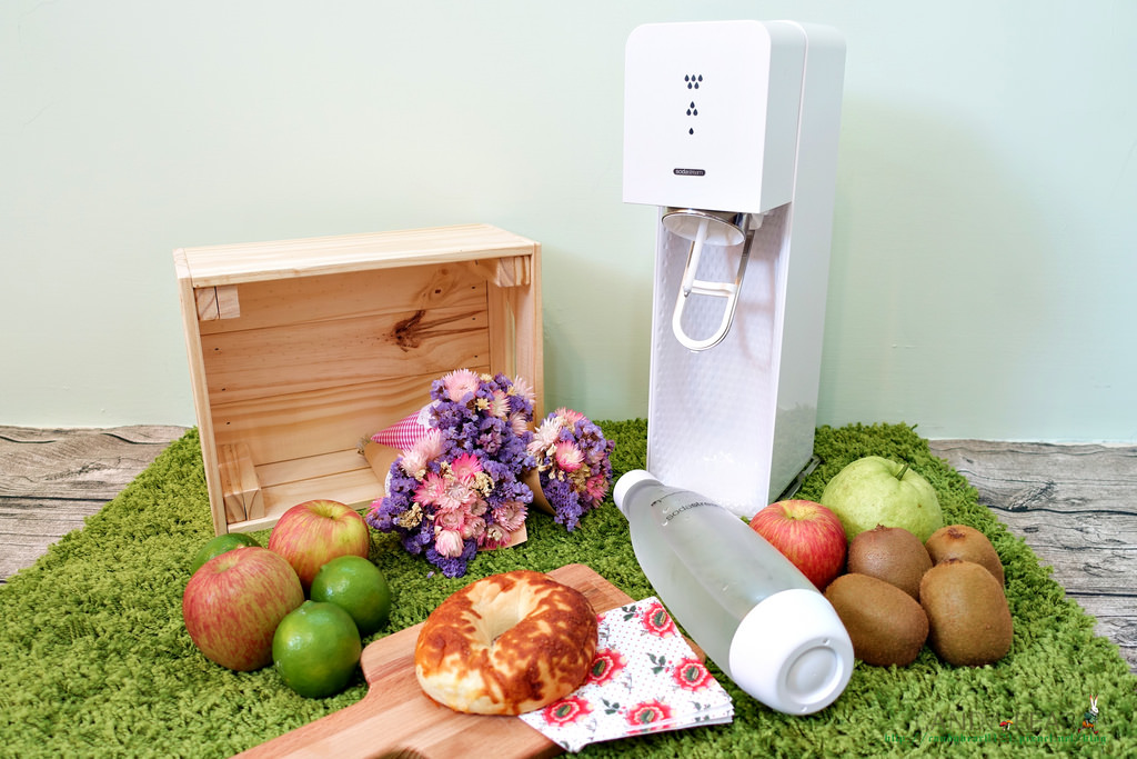 居家》氣泡水機Sodastream機型比較-SOURCE在家也能隨時來杯清涼氣泡水!炎炎夏日新玩意兒