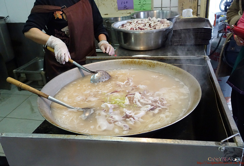 台南三天兩夜》國華街 邱家小卷米粉│從永樂市場一路吃過來，美食NONSTOP!