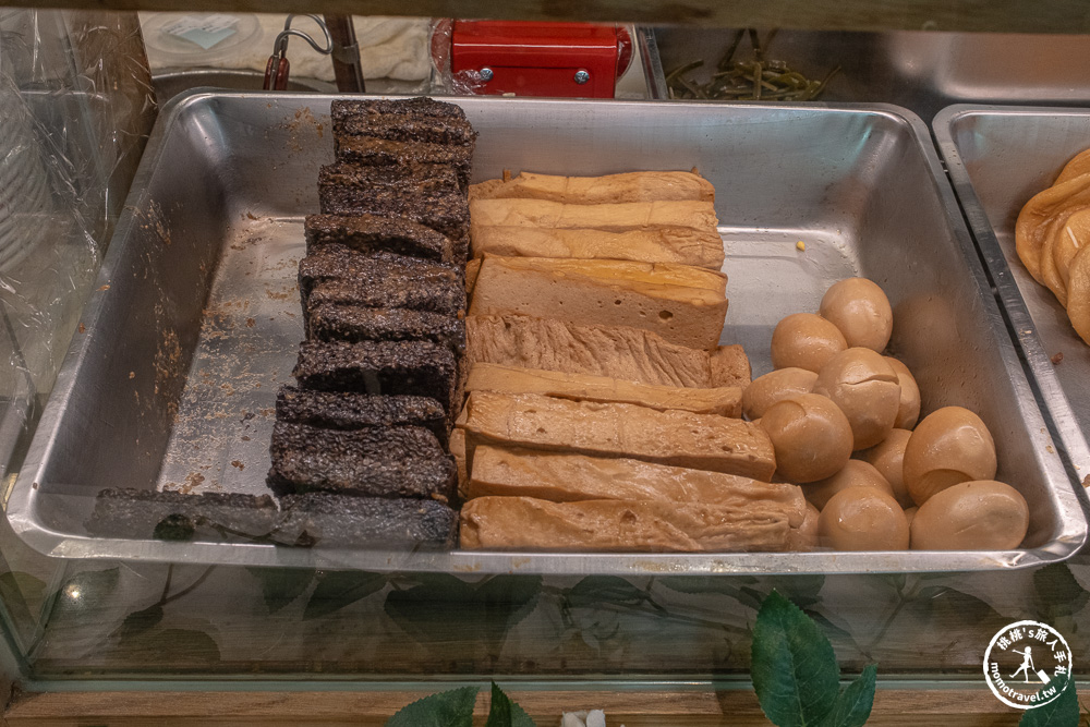 新北板橋美食|雙月食品社板橋店-連年米其林必比登推薦！必點剝皮辣椒雞湯、愛恨椒芝麵超涮嘴(菜單價格.營業時間)