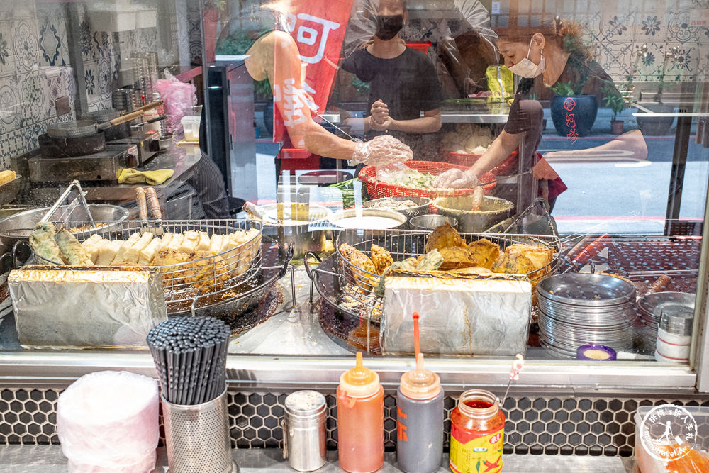 台北市迪化街美食|蔡記迪化街古早味蚵嗲|肉嗲、韭菜條也好吃！大稻埕逛街小吃推薦(菜單價格.營業時間)