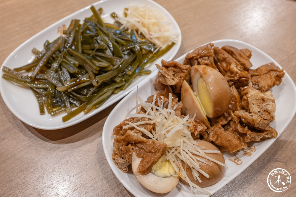新北板橋美食|雙月食品社板橋店-連年米其林必比登推薦！必點剝皮辣椒雞湯、愛恨椒芝麵超涮嘴(菜單價格.營業時間)