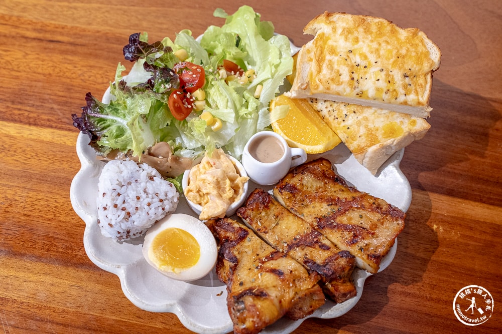 台中西區美食|MITAKA 3e Cafe 台中店-吉卜力風格咖啡廳-龍貓迷必訪早午餐推薦 (菜單價格.營業時間)