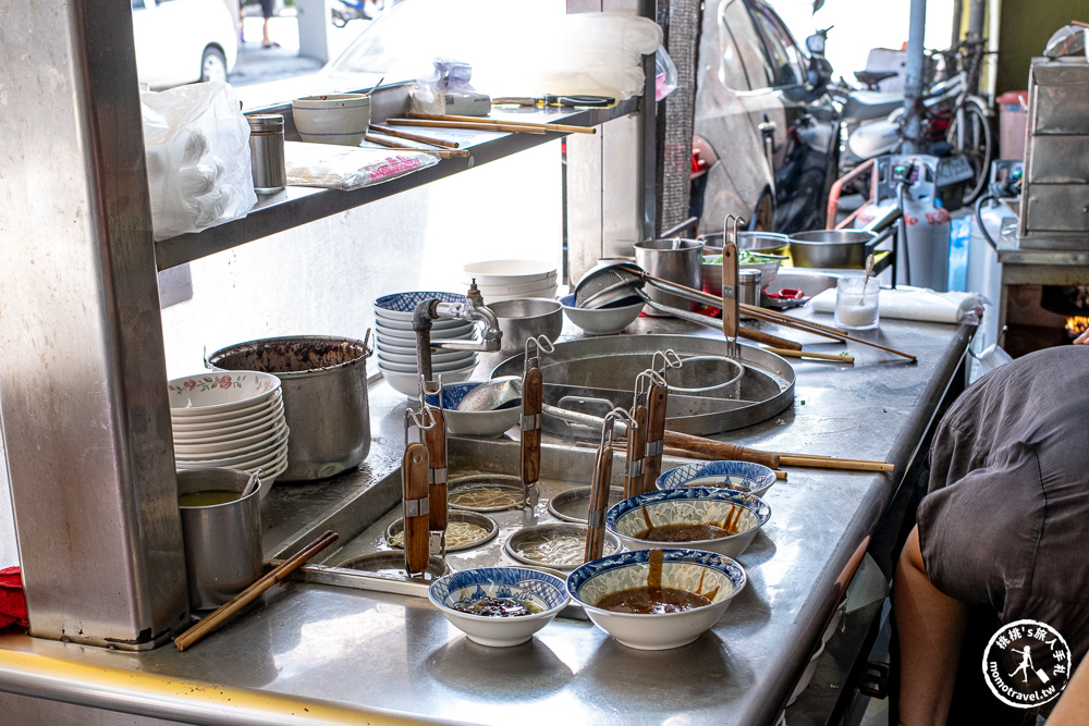 宜蘭市區美食|宜蘭農權路炸醬麵-必點雙醬麵與餛飩魚丸湯，宜蘭大學旁必吃美食(菜單價格.營業時間)