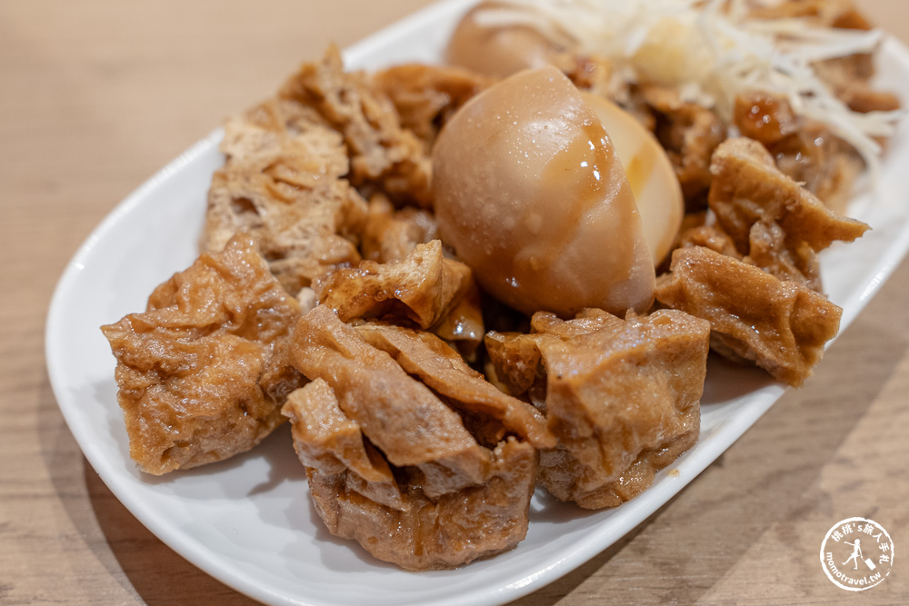 新北板橋美食|雙月食品社板橋店-連年米其林必比登推薦！必點剝皮辣椒雞湯、愛恨椒芝麵超涮嘴(菜單價格.營業時間)