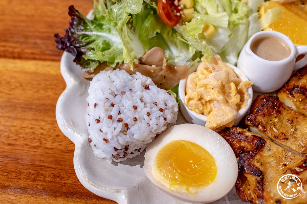 台中西區美食|MITAKA 3e Cafe 台中店-吉卜力風格咖啡廳-龍貓迷必訪早午餐推薦 (菜單價格.營業時間)