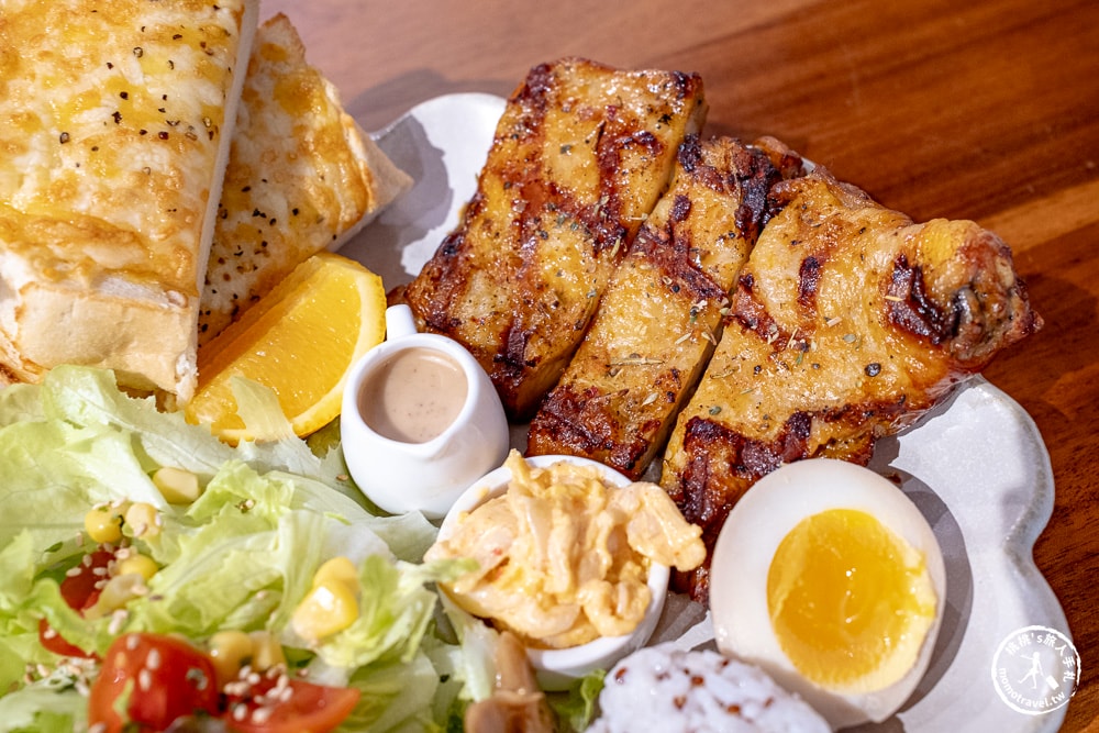 台中西區美食|MITAKA 3e Cafe 台中店-吉卜力風格咖啡廳-龍貓迷必訪早午餐推薦 (菜單價格.營業時間)