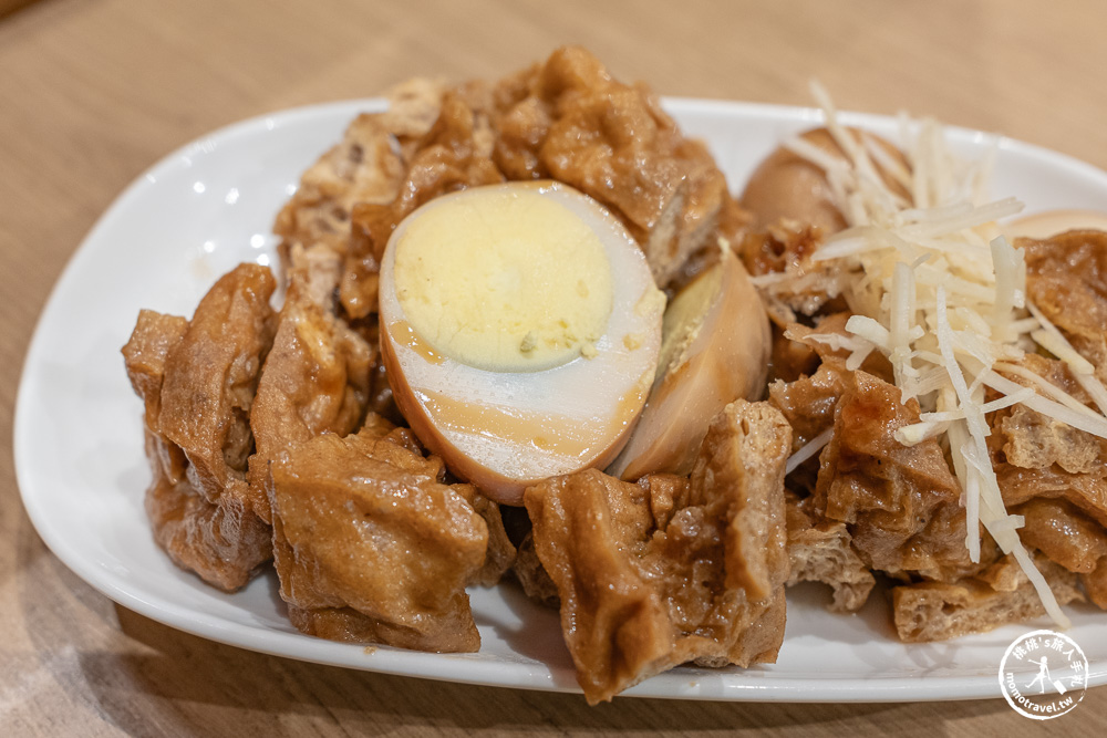 新北板橋美食|雙月食品社板橋店-連年米其林必比登推薦！必點剝皮辣椒雞湯、愛恨椒芝麵超涮嘴(菜單價格.營業時間)
