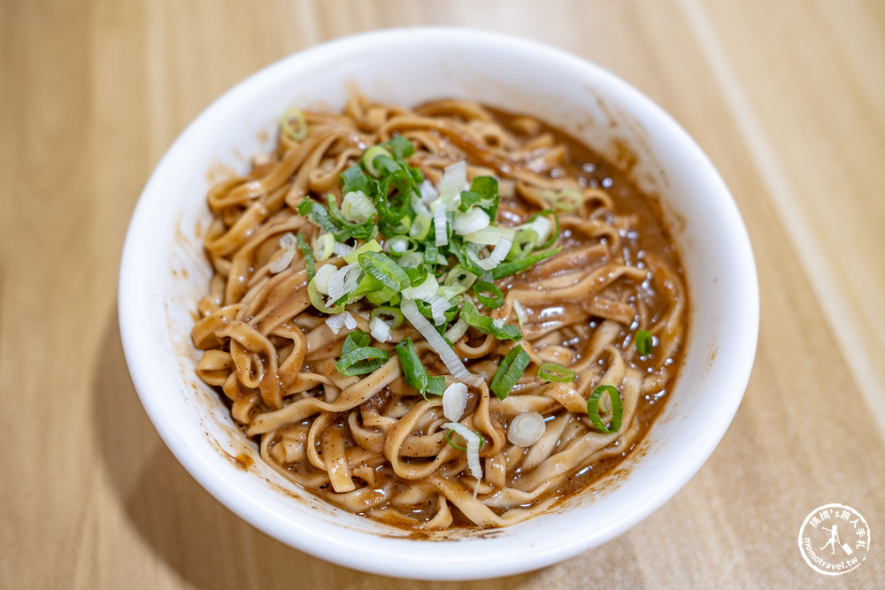 宜蘭市區美食|宜蘭農權路炸醬麵-必點雙醬麵與餛飩魚丸湯，宜蘭大學旁必吃美食(菜單價格.營業時間)