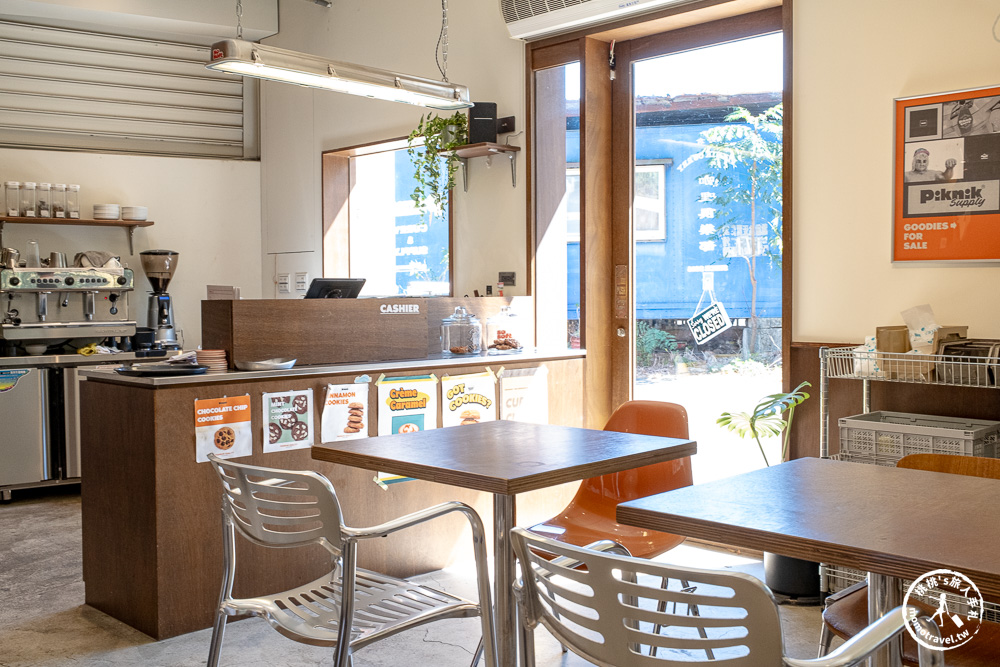 桃園龍潭美食|野倉咖哩Piknik Curry|必點焦糖布丁+獨家乾咖哩，文青風鐵皮屋排隊推薦 (營業時間.菜單價格)