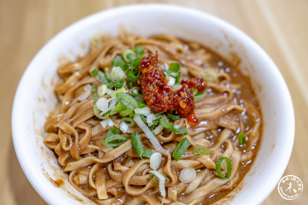 宜蘭市區美食|宜蘭農權路炸醬麵-必點雙醬麵與餛飩魚丸湯，宜蘭大學旁必吃美食(菜單價格.營業時間)