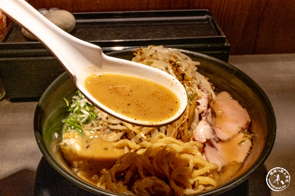 台北中正區美食|丸舢拉麵光華店-鄰近華山文創園區.必吃濃郁豚骨.清爽雞貝鹽.免費加麵吃到飽！(菜單價格.營業時間)