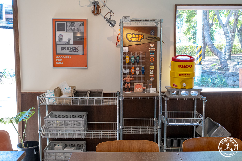 桃園龍潭美食|野倉咖哩Piknik Curry|必點焦糖布丁+獨家乾咖哩，文青風鐵皮屋排隊推薦 (營業時間.菜單價格)