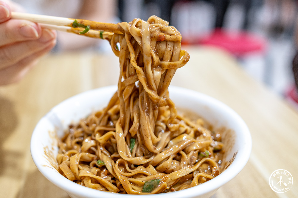 宜蘭市區美食|宜蘭農權路炸醬麵-必點雙醬麵與餛飩魚丸湯，宜蘭大學旁必吃美食(菜單價格.營業時間)