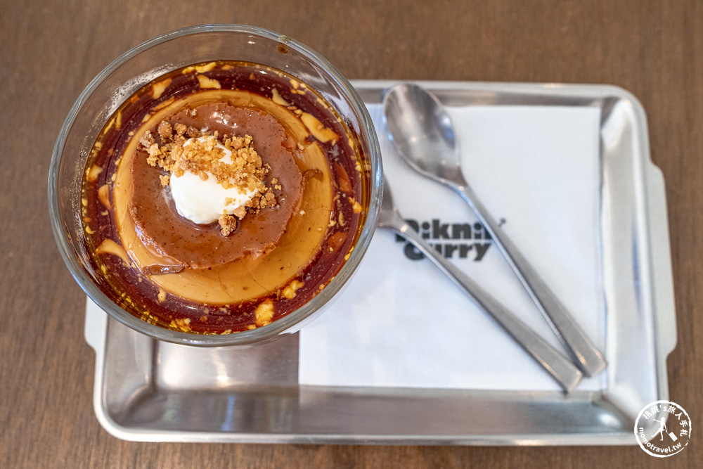 桃園龍潭美食|野倉咖哩Piknik Curry|必點焦糖布丁+獨家乾咖哩，文青風鐵皮屋排隊推薦 (營業時間.菜單價格)