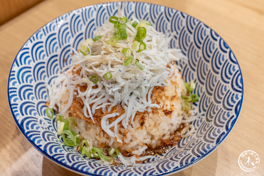 新北板橋美食|雙月食品社板橋店-連年米其林必比登推薦！必點剝皮辣椒雞湯、愛恨椒芝麵超涮嘴(菜單價格.營業時間)