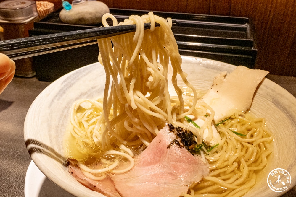 台北中正區美食|丸舢拉麵光華店-鄰近華山文創園區.必吃濃郁豚骨.清爽雞貝鹽.免費加麵吃到飽！(菜單價格.營業時間)