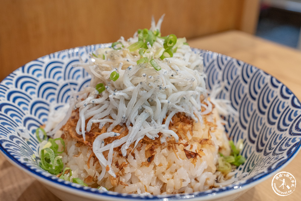 新北板橋美食|雙月食品社板橋店-連年米其林必比登推薦！必點剝皮辣椒雞湯、愛恨椒芝麵超涮嘴(菜單價格.營業時間)