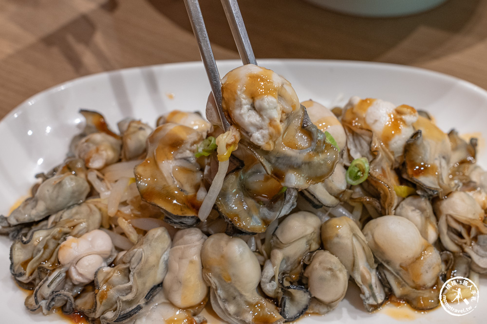 新北板橋美食|雙月食品社板橋店-連年米其林必比登推薦！必點剝皮辣椒雞湯、愛恨椒芝麵超涮嘴(菜單價格.營業時間)