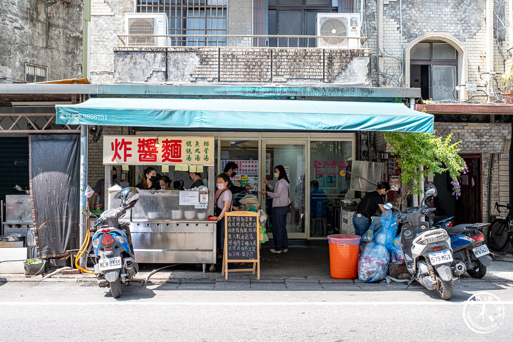 宜蘭市區美食|宜蘭農權路炸醬麵-必點雙醬麵與餛飩魚丸湯，宜蘭大學旁必吃美食(菜單價格.營業時間)