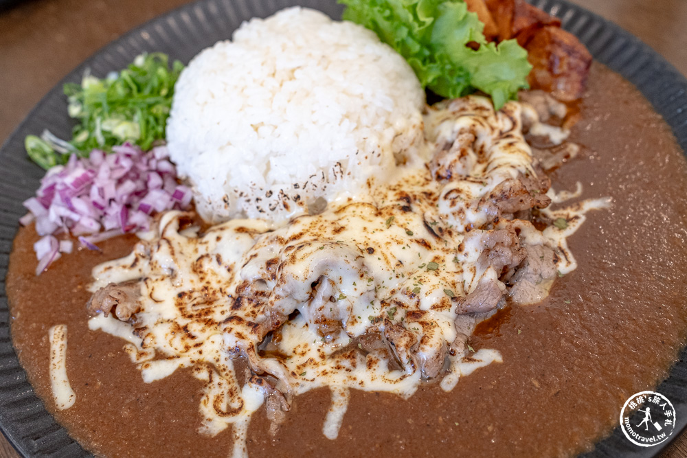 桃園龍潭美食|野倉咖哩Piknik Curry|必點焦糖布丁+獨家乾咖哩，文青風鐵皮屋排隊推薦 (營業時間.菜單價格)