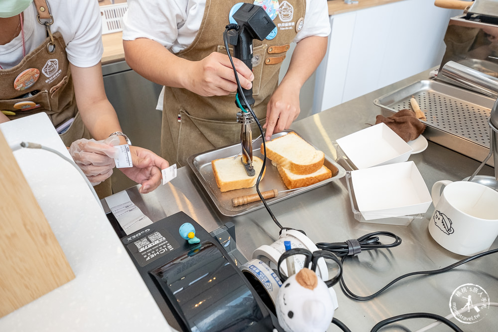 台中西區美食》奶泡貓咖啡＆卡特島選品店│貓貓蟲咖波聯名推薦！全新開幕囉～